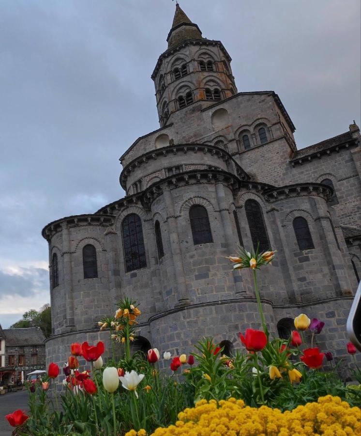 Lilas, Gite Saint Antoine, Orcival, Entre Sancy Et Volcans. Exterior photo